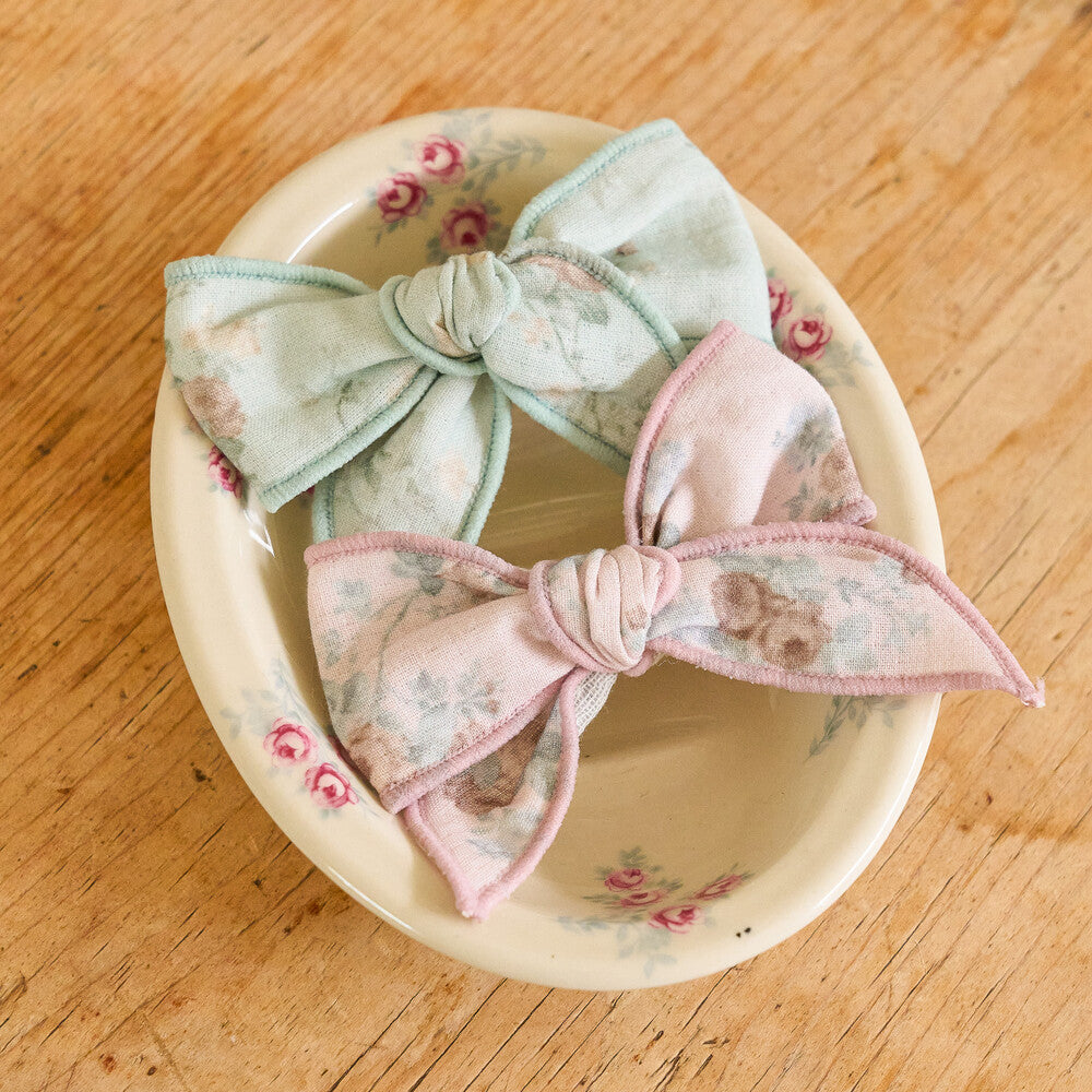 Amelia Rose Ribbon Pin