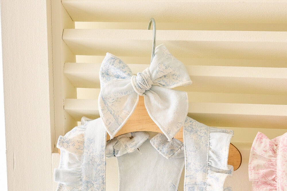 Toile De Jouy Ribbon Pin